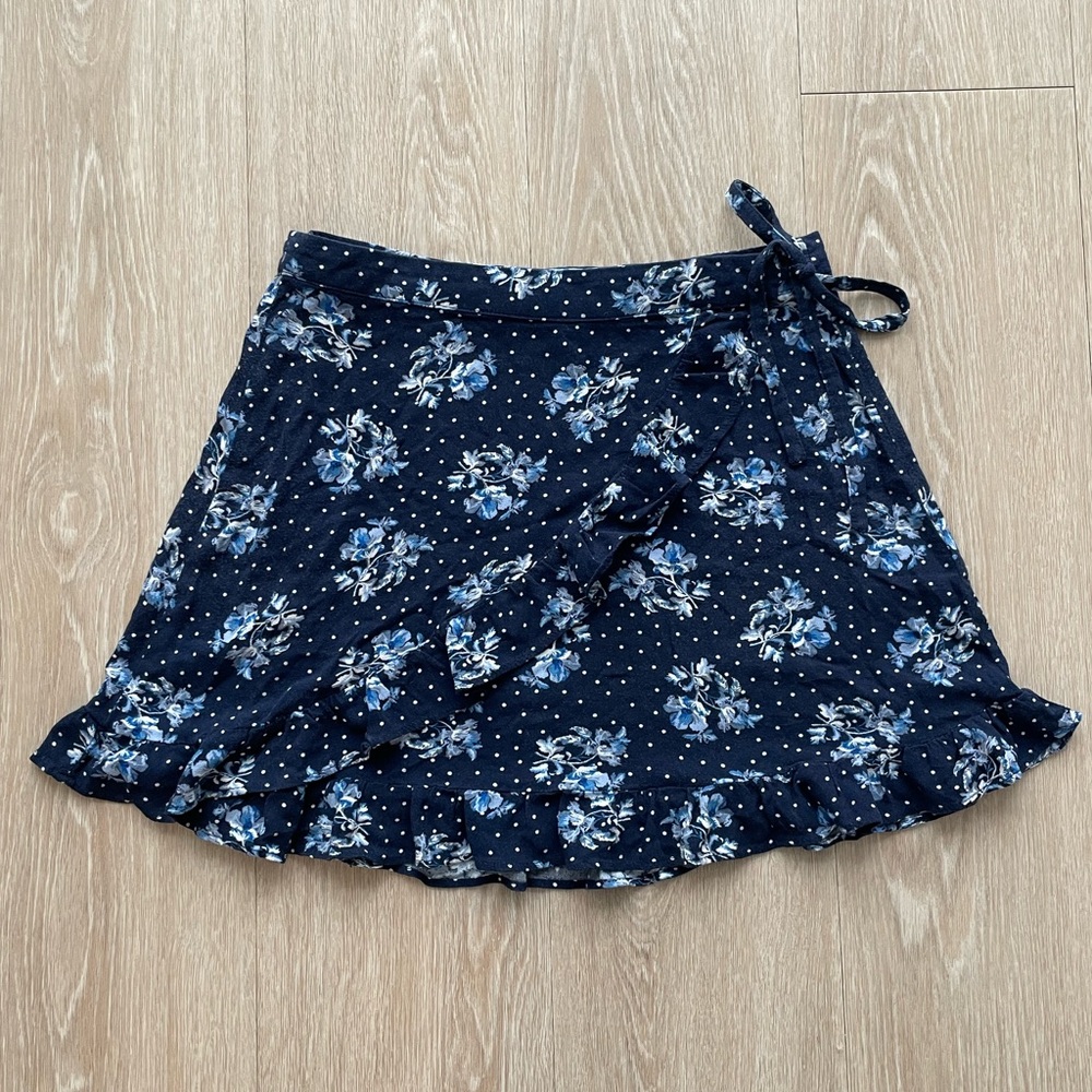 Aeropostale Floral Mini Wrap Skirt Navy Blue Size Medium